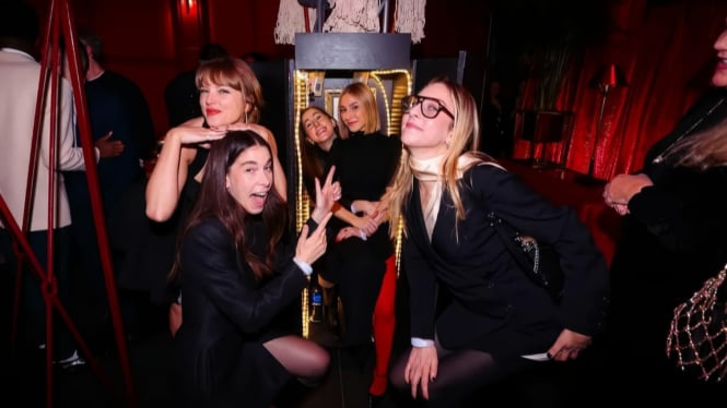 Keseruan Taylor Swift bersama sahabat