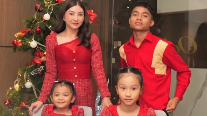 Sarwendah rayakan natal dengan anak-anaknya