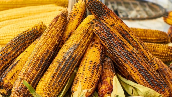 Jagung bakar siap menemani tahun barumu