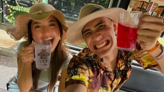 Aisar Khaled liburan tahun baru di Bali bersama Jennifer Coppen