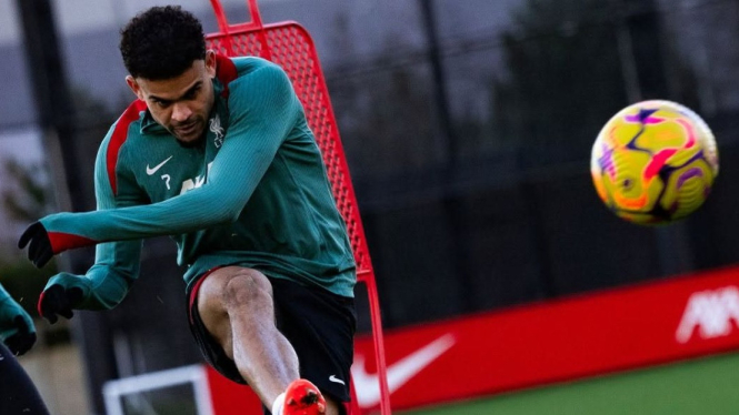 Luis Diaz Latihan Menjelang Derby Liverpool vs Man United