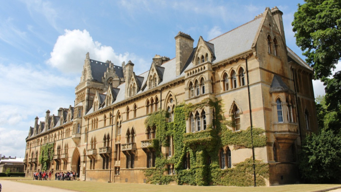 Bangunan Universitas Oxford yang Bergaya Klasik