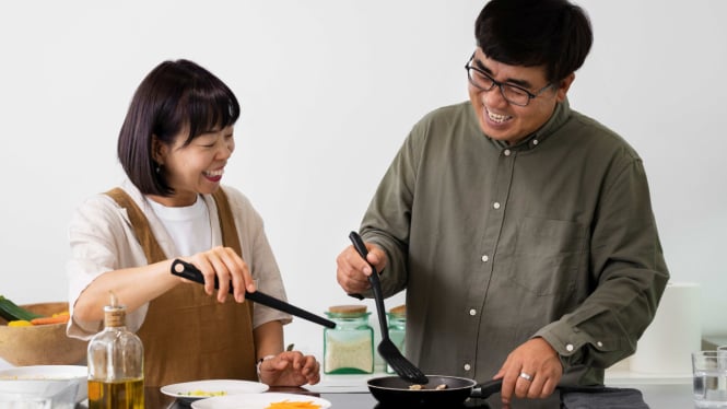 Masak bareng di rumah ala keluarga Jepang bisa hemat