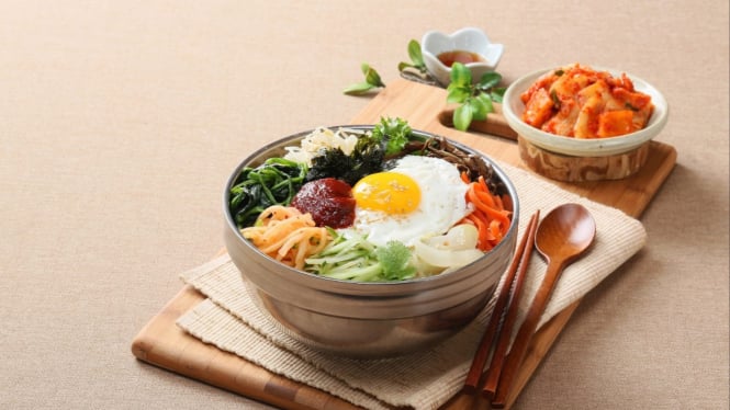 Ilustrasi bibimbap, nasi campur khas Korea