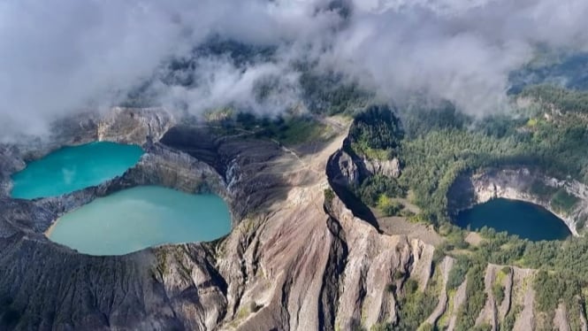 Keindahan taman nasional kelimutu yang jarang disorot media