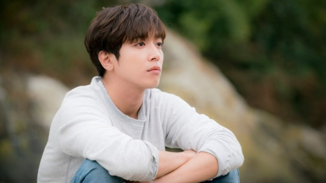 Potret Jung Yong-hwa Dari Goup Band Rock Korea CNBLUE