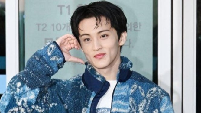 Mark Lee NCT tampil elegan di AO2025