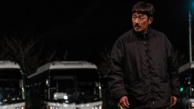 Aktor Ha Jung-woo dalam sebuah adegan dari “Nocturnal”