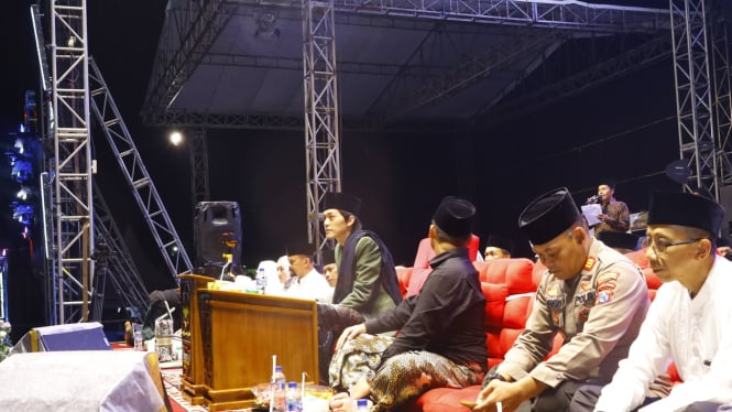 Hadir di Banyuwangi, Pengajian Gus Iqdam Membludak