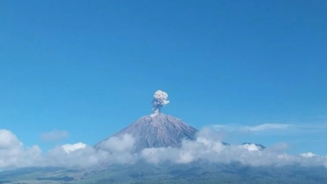 Erupsi Gunung semeru