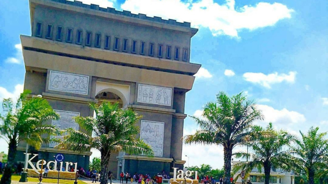 Simpang Lima Gumul, Wisata Landmark Kota Kediri