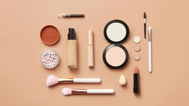 Ilustrasi Make up Foundation, Cushion, atau BB Cream