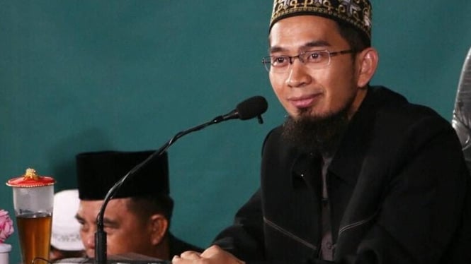 Potret Ustadz Adi Hidayat saat isi pengajian