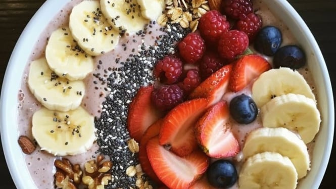 Smoothie bowl diet yang lezat, sehat, dan bikin kenyang seharian