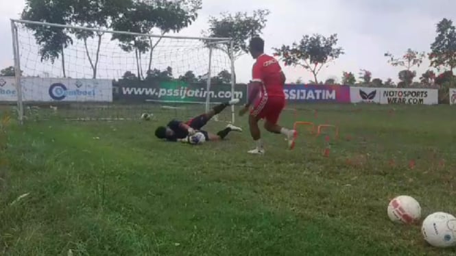 Rangga, berlatih kiper pada Coach Rio