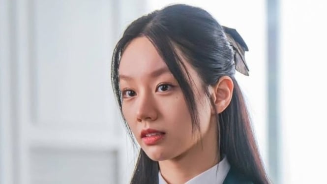 Lee Hyeri dalam drama Friendly Rivalry