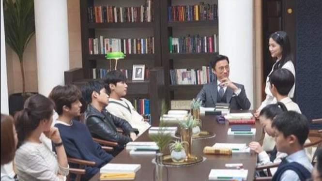 Group belajar pada scene drama Sky Castle