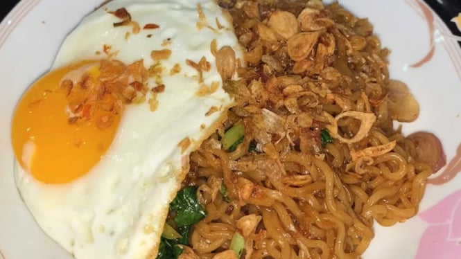 Ilustrasi Mie Goreng Telur