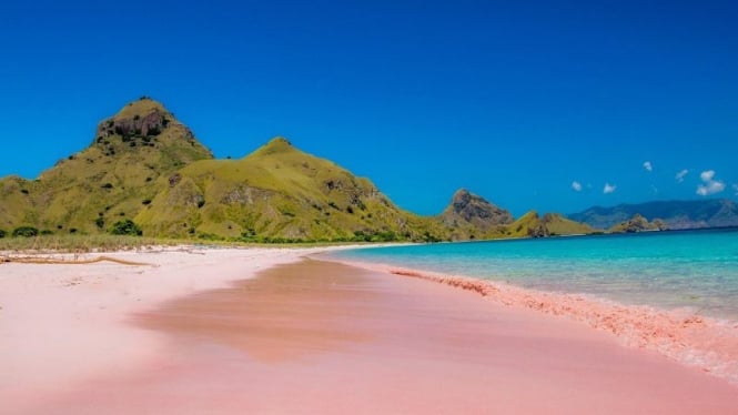 Pantai tiga warna salah satu pantai di Malang Selatan