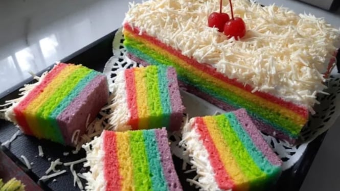 Rainbow cake penuh warna yang menggugah selera