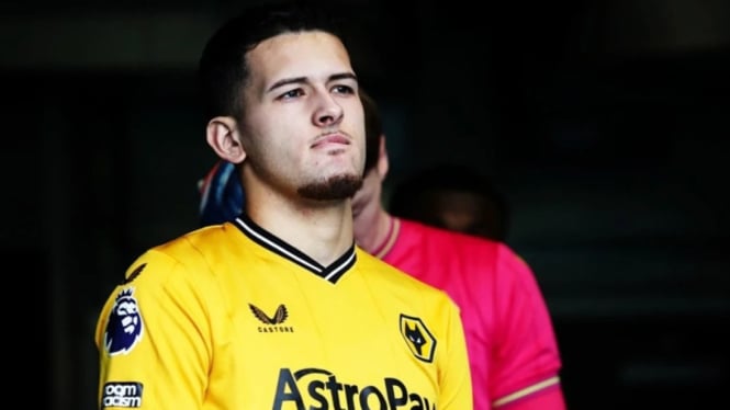 Justin Hubner, dalam skuad senior Wolverhampton Wanderers