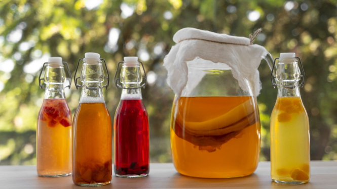 Kombucha, minuman fermentasi yang terbuat dari air teh manis dan SCOBY