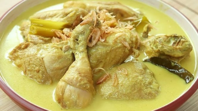 Opor Ayam Kuning