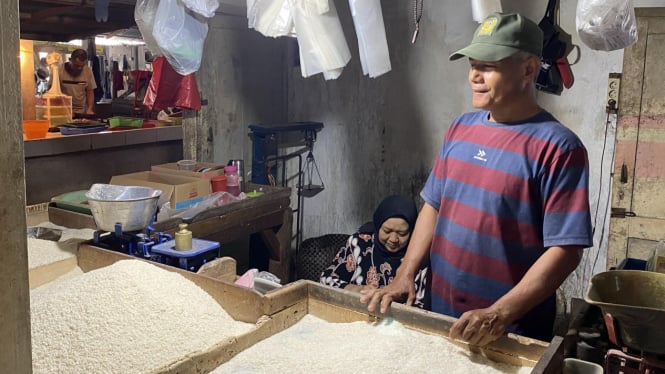 Pedagang beras di pasar tradisional Banyuwangi