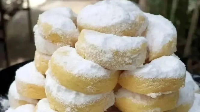 Kue Putri Salju, salah satu camilan yang selalu hadir pada Idul Fitri