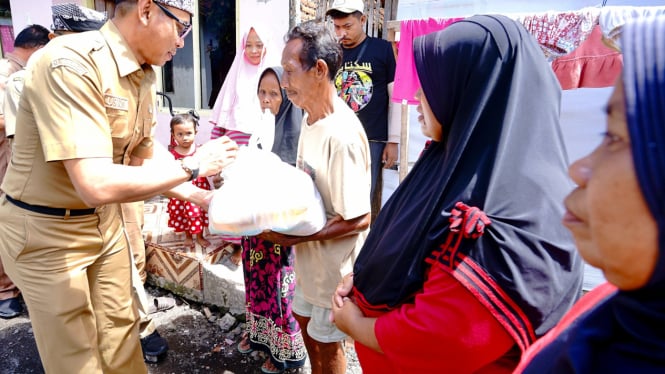 Pemkab Banyuwangi Distribusikan Ribuan Paket Sembako