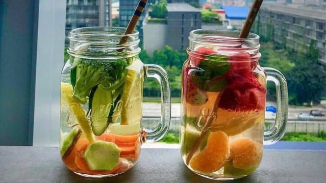 Ilustrasi cara membuat infused water untuk buka puasa