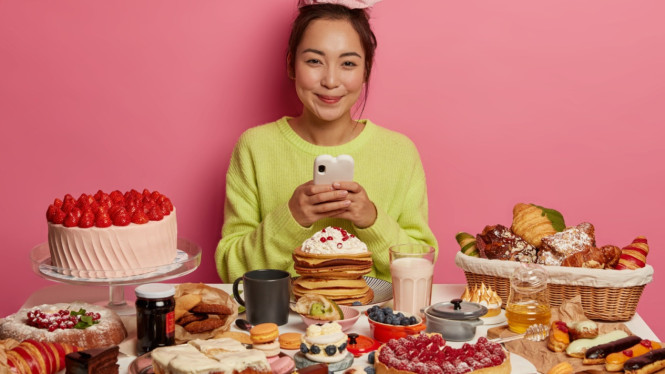 Konten mukbang, cocok untuk teman saat sahur