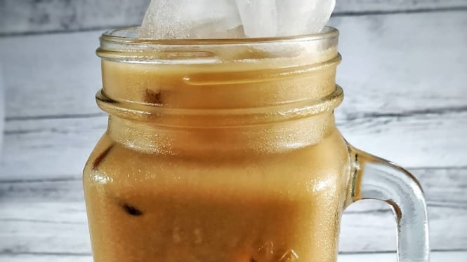 Es teh susu, minuman segar untuk buka puasa