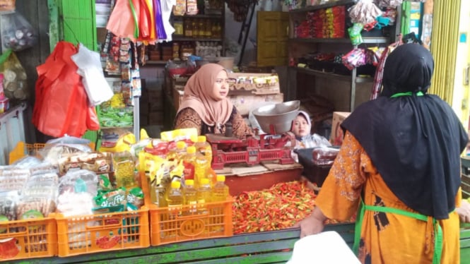 Mama Delta, penjual cabai di pasar Desa Bajulmati