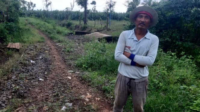 Jalan Kampung Bongkoran yang sulit diakses saat hujan