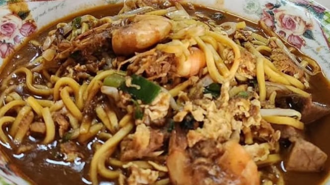 Mie Aceh Nyemek dengan Toppingnya