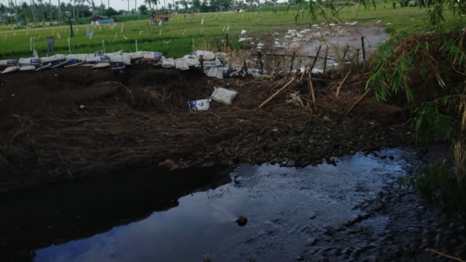 Bantaran sungai kembali rusak diterjang banjir bandang