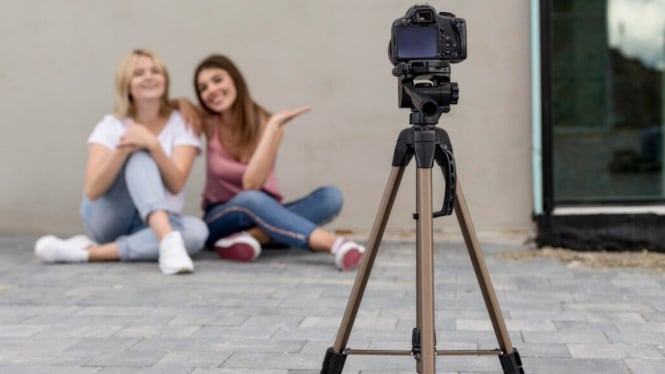 Ilustrasi Tripod Kamera/Smartphone