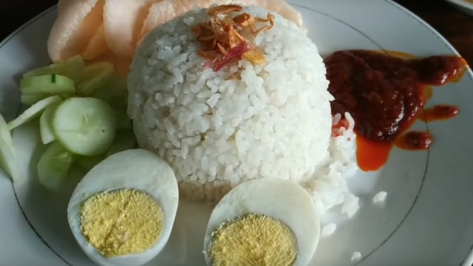 Nasi Gemuk Beserta dengan Aneka Lauknya