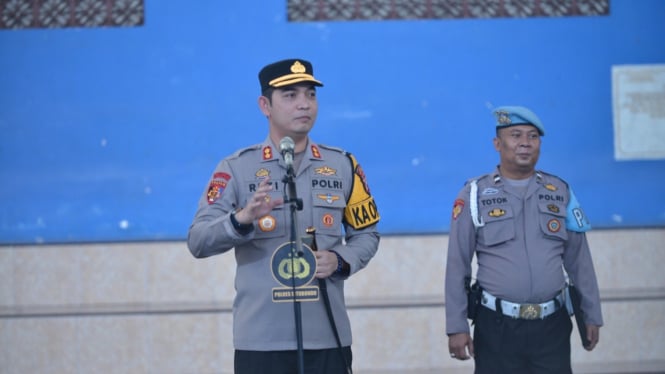 Kapolres Situbondo, AKBP Rezi Dharmawan, Pimpin Apel