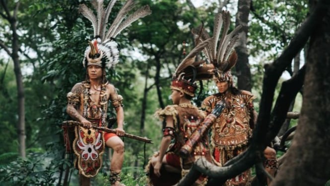 Suku Dayak Indonesia