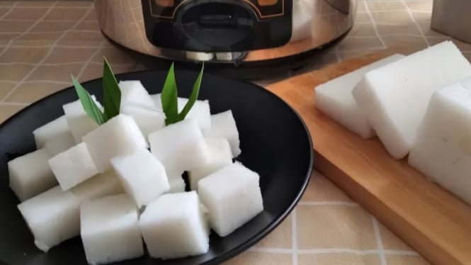 Ilustrasi lontong rice cooker pengganti ketupat