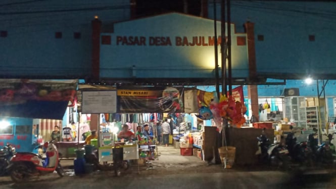 Pasar Galekan Bajulmati Mulai Ramai di Malam Hari