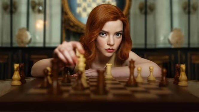 Potret Anya Taylor-Joy dalam film The Queen's Gambit