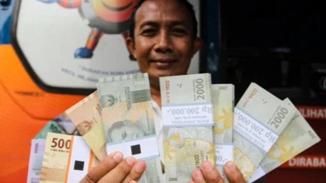 Cara Mudah Tukar Uang THR Tanpa Harus ke Bank