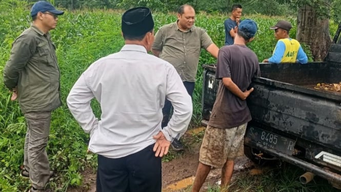 J alias R tertangkap tangan staf KLHK di lokasi pembalakan liar