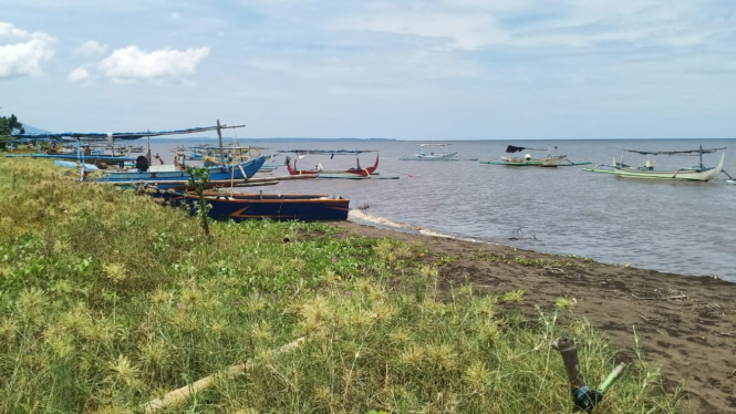 Warga hilang di kawasan pesisir pantai Desa Alasrejo