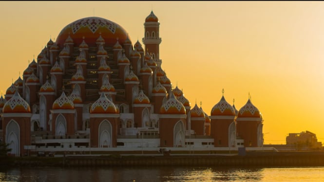 Sunset di Masjid 99 Kubah, Pantai Losari