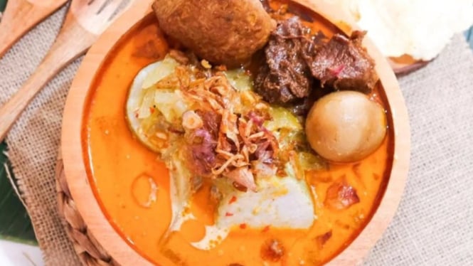 Ilustrasi lontong sayur yang enak untuk menu lebaran