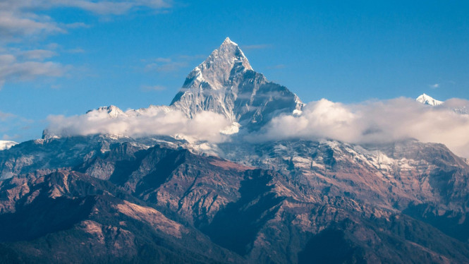 Sebuah Pemandangan Gunung yang Indah